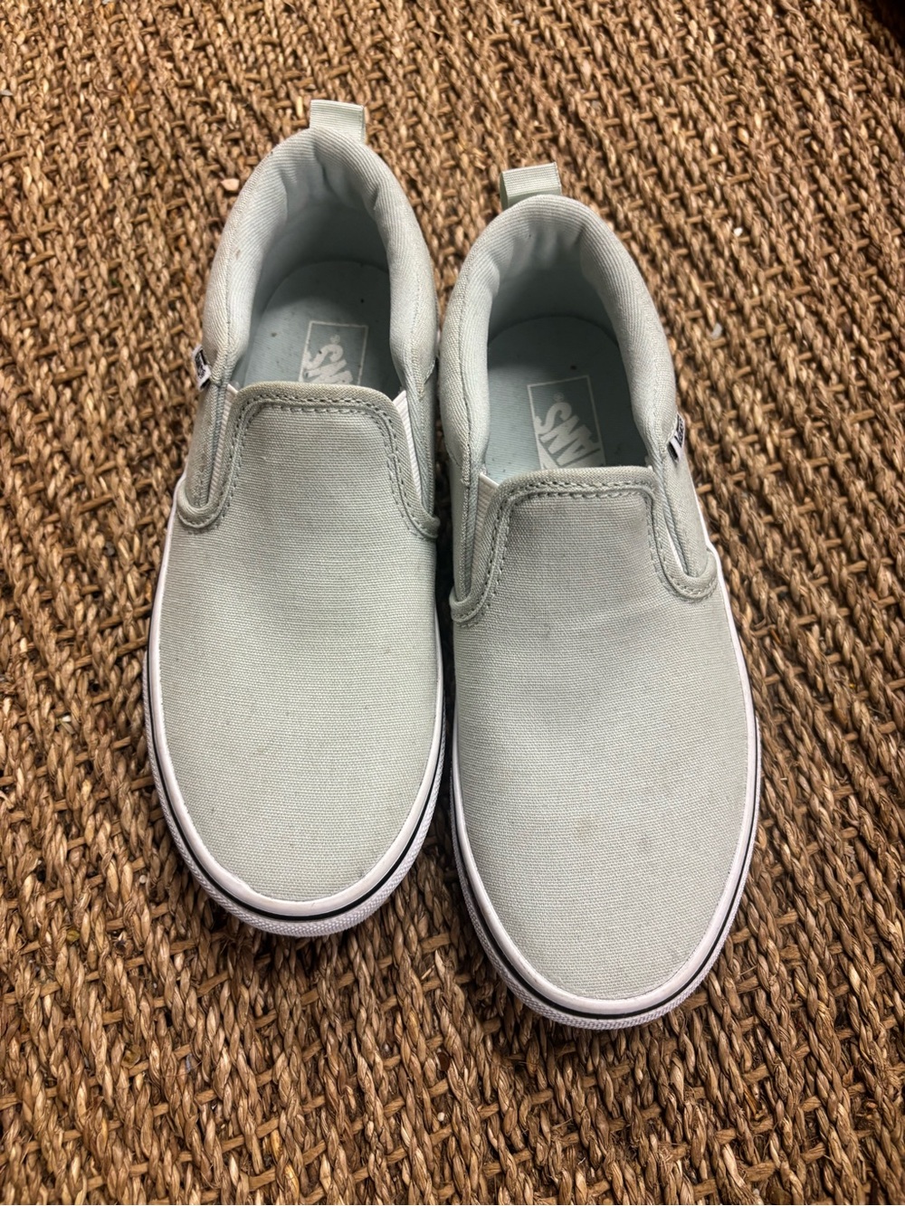 EUC Vans Kids Classic Slip-On Shoes in Mint Green Sz 2
